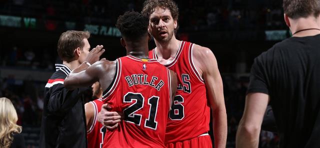 挥并帮助球 挥并帮助球