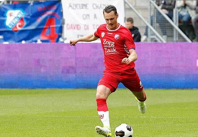 与常识的坚 与常识的坚